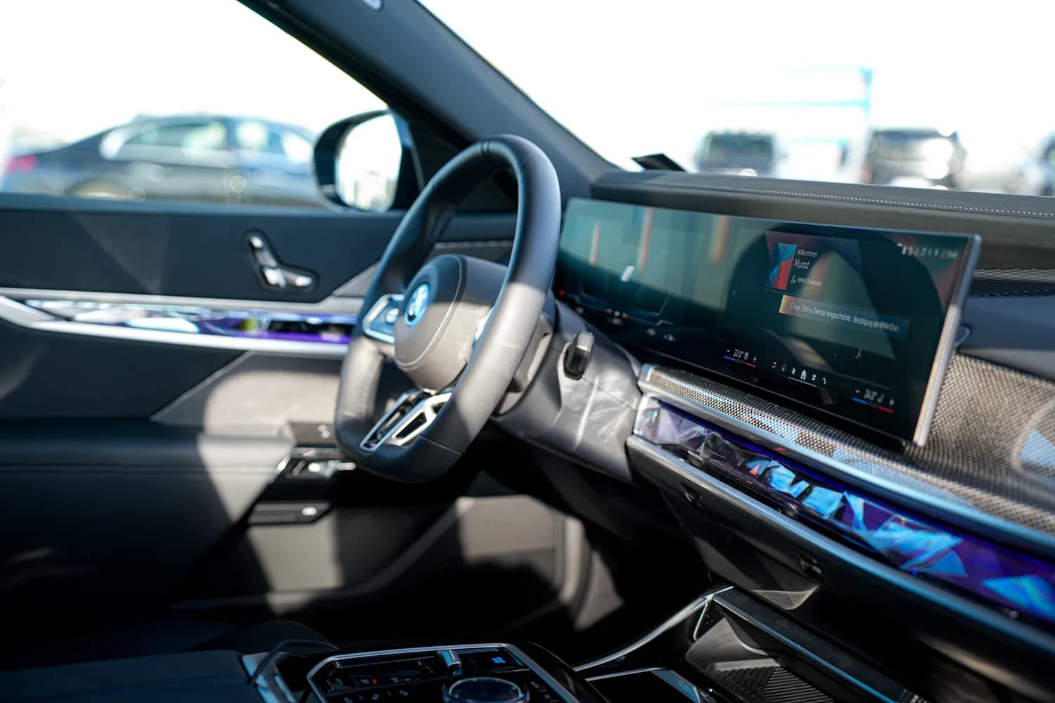 BMW 7 Series cabin, dashboard and screens