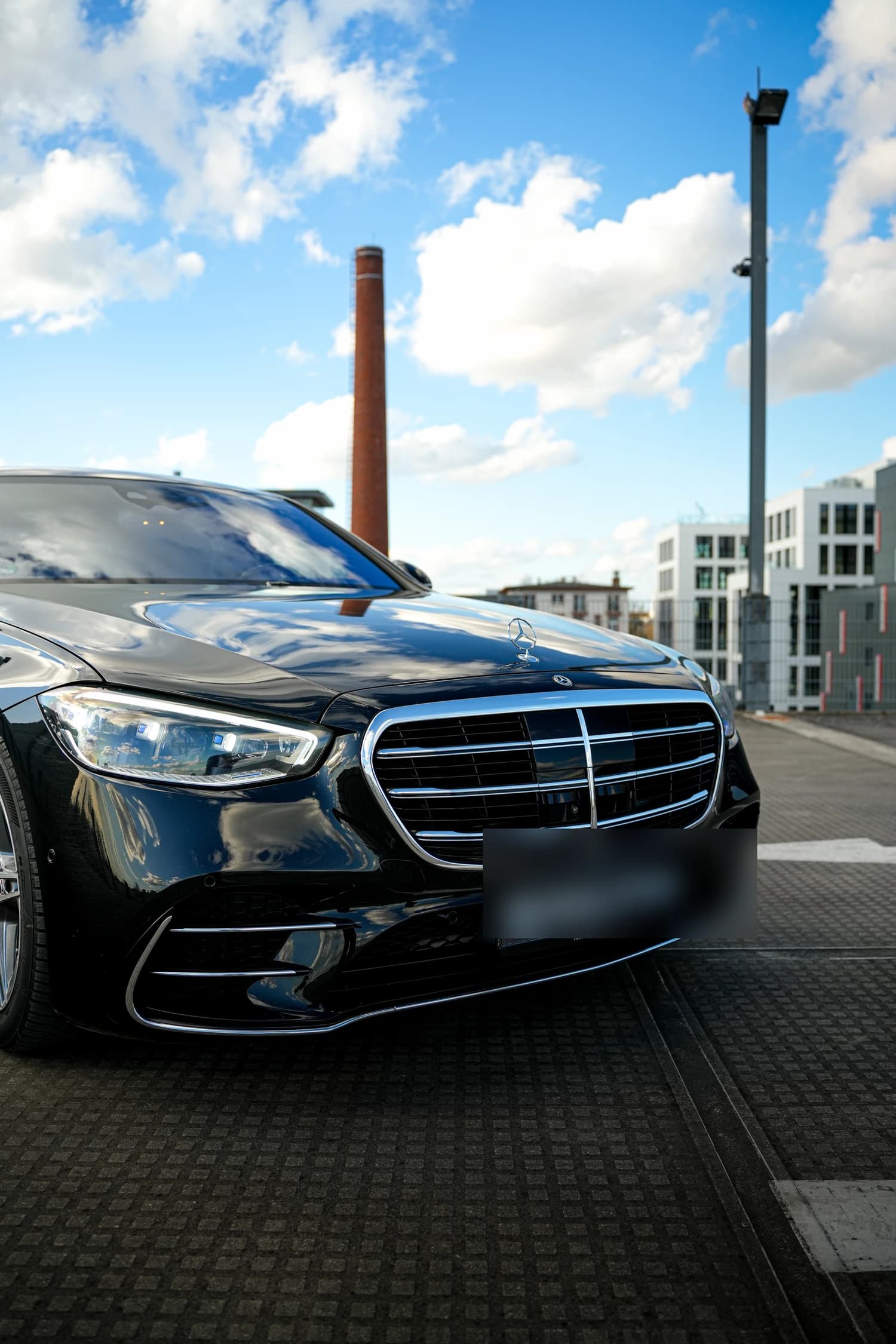 Mercedes-Benz S-Class, rear three-quarter view