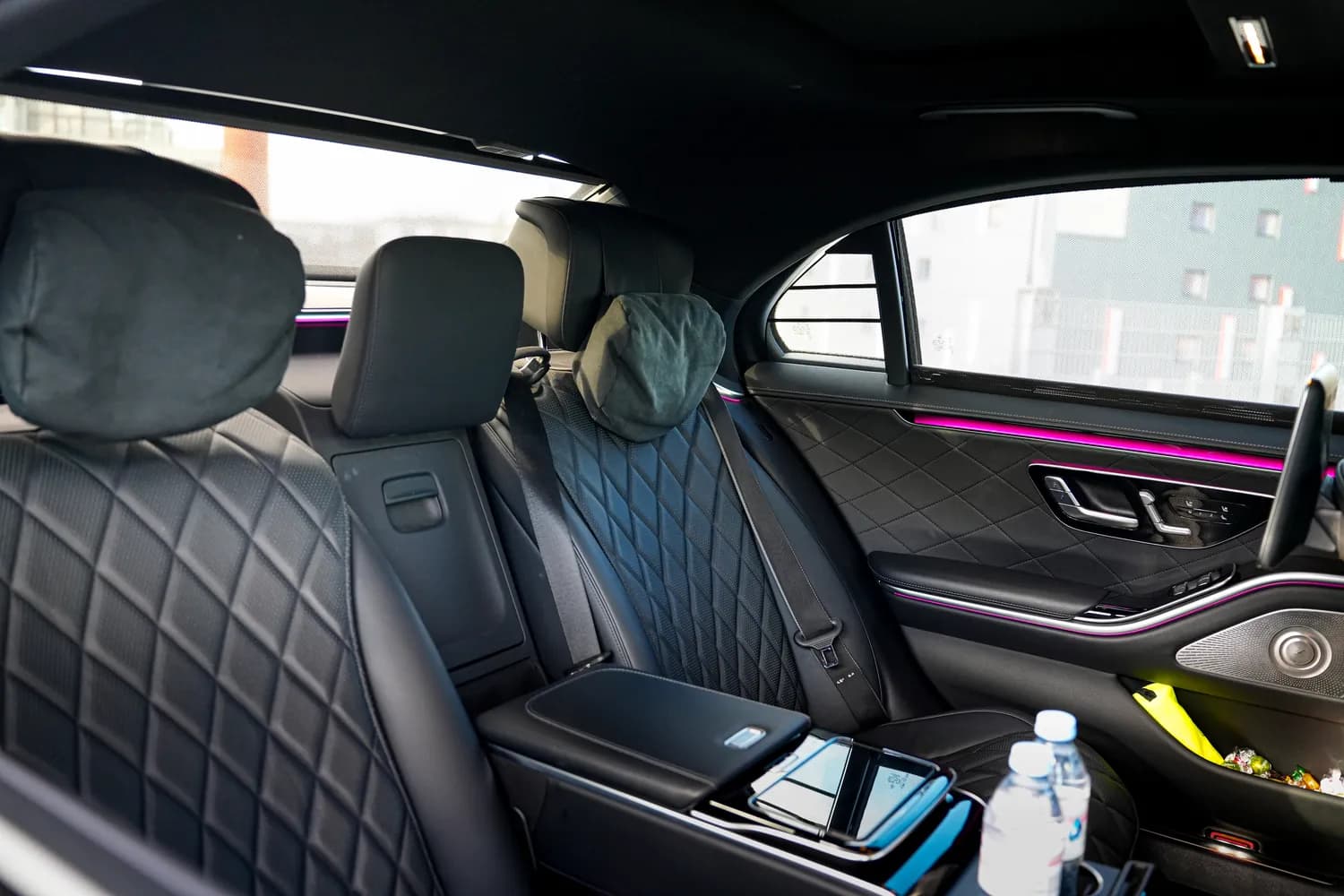 Mercedes-Benz S-Class, rear seats