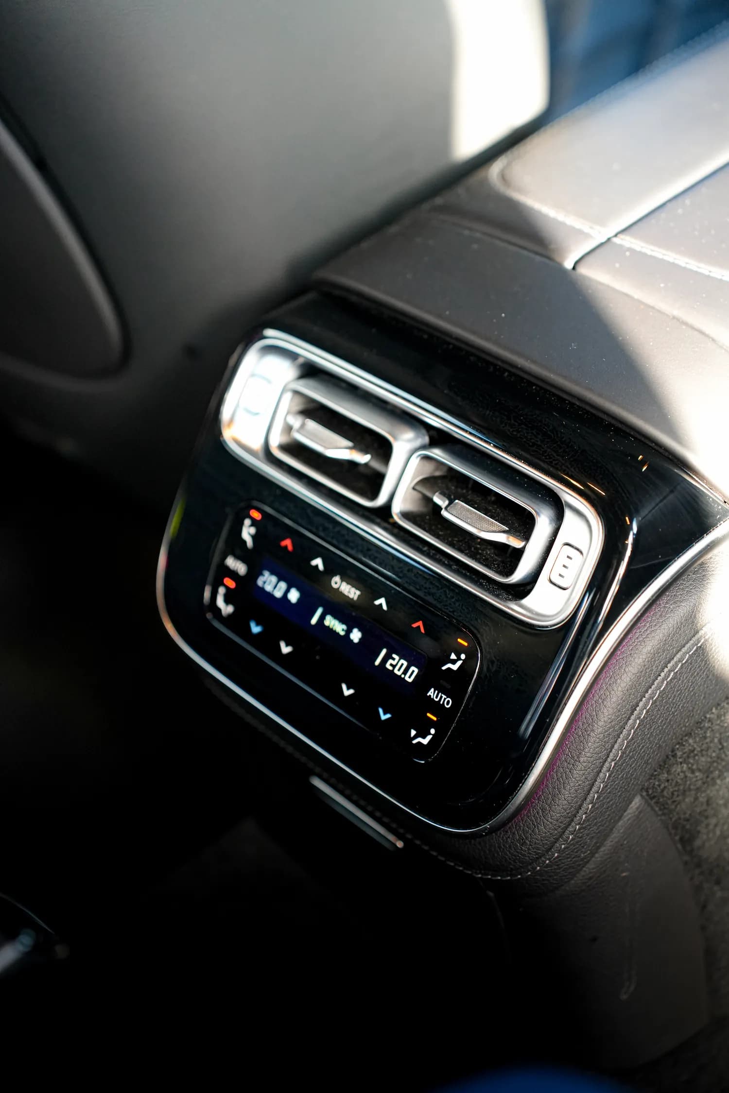 Mercedes-Benz S-Class cabin, rear air vents detail