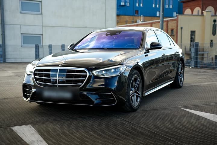 Mercedes-Benz S-Class saloon, front three-quarter view