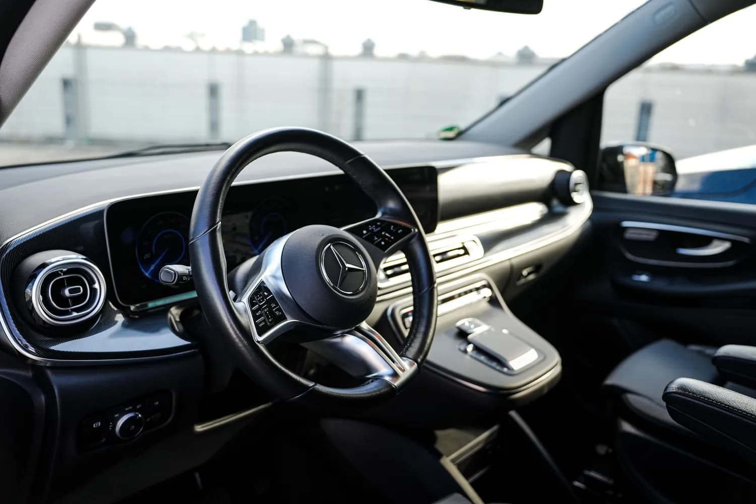 Mercedes-Benz V-Class cabin, steering wheel