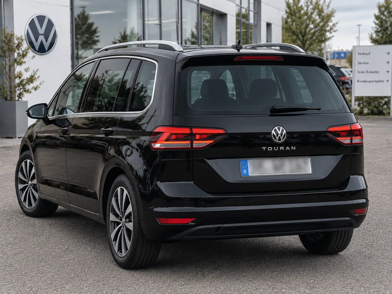 Mini Van, rear three-quarter view